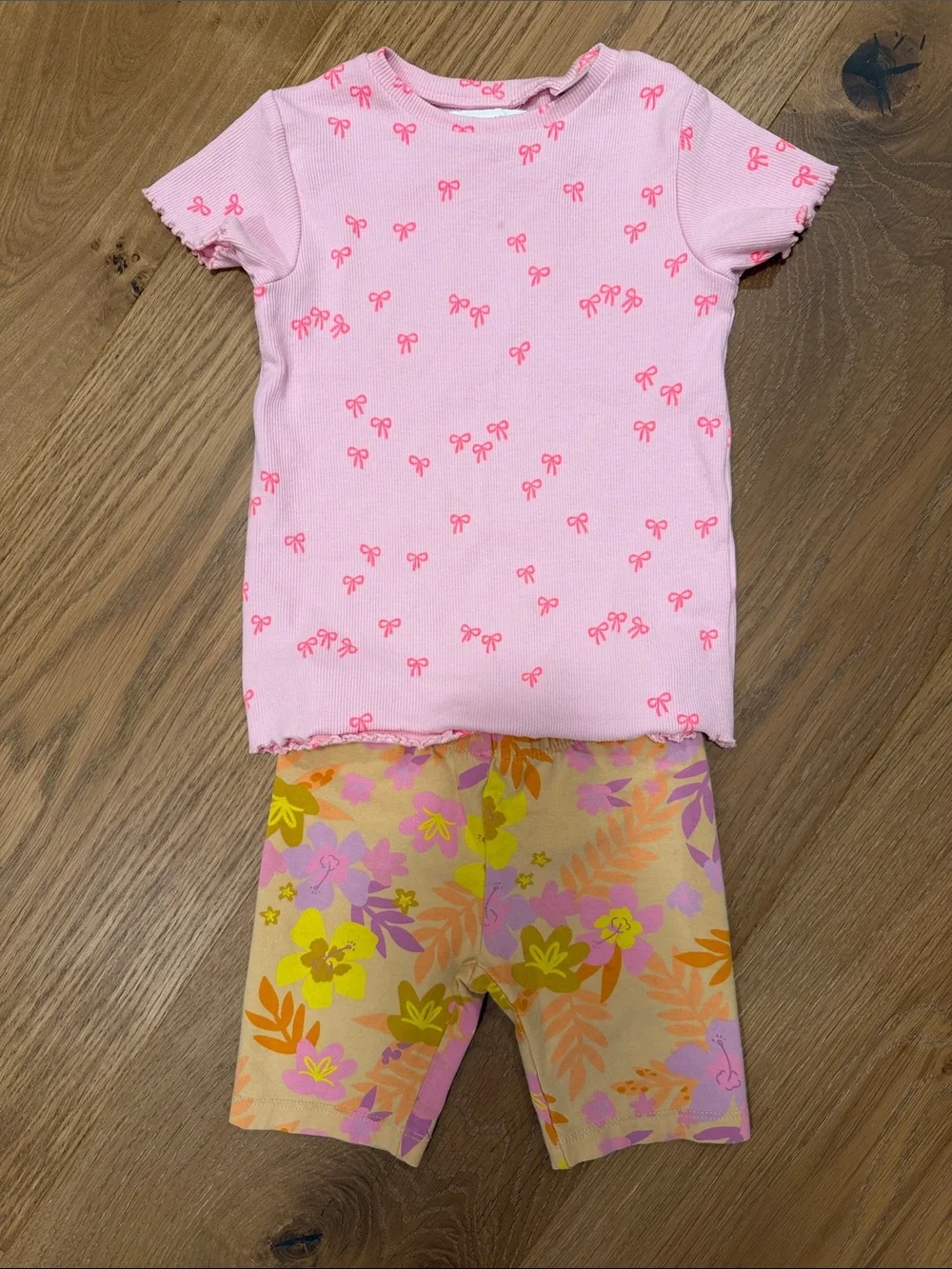 Zara Pink Bow Print Tee with Multicolor Floral Shorts Pajama Set